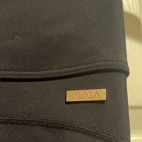 Alala Black 7/8 length workout leggings - netting and shiny calf size S - Picture 11 of 14